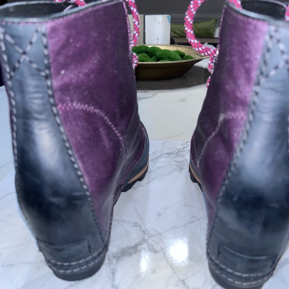 Sorel Women's Plum and Black Winter Boots - Picture 3 of 4